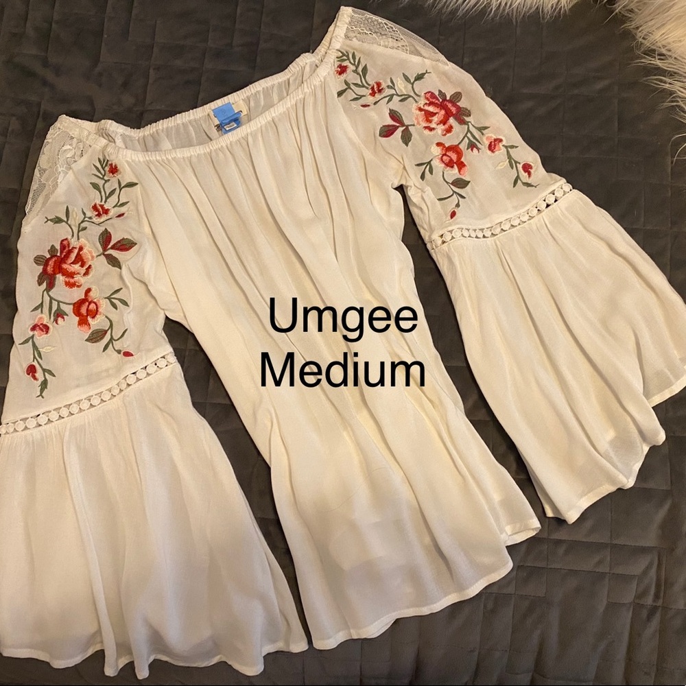 Umgee bell sleeve dress shirt 🔔